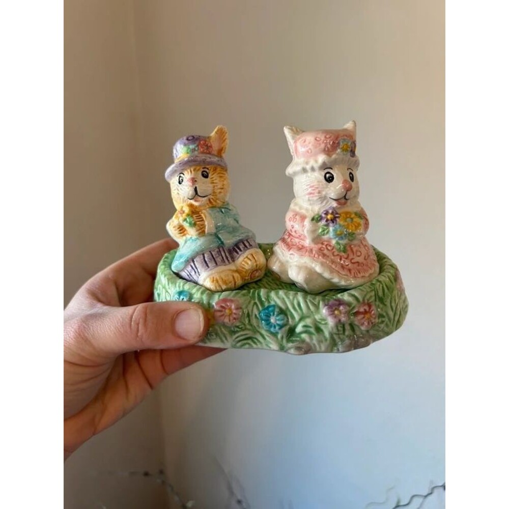 Vintage 1994 Mercuries Bunny Salt & Pepper Shakers with Base